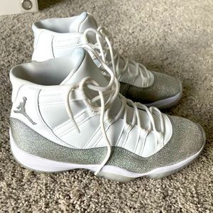 Womens Jordan 11 (white/ Metallic Silver)